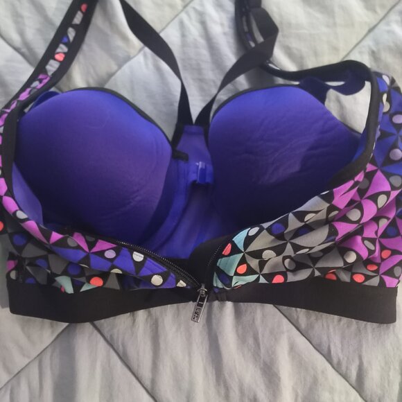 Victoria's Secret VSX Sport Bra - Picture 3 of 4